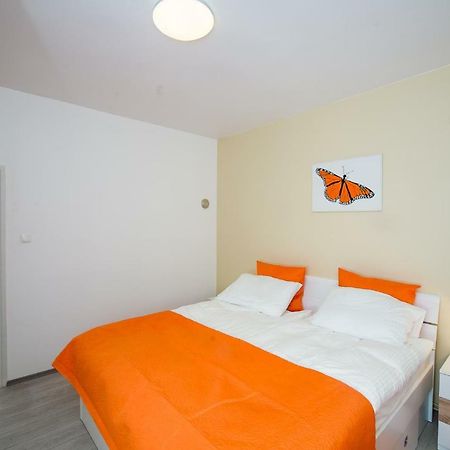 Roze Apartment Zagreb Bagian luar foto